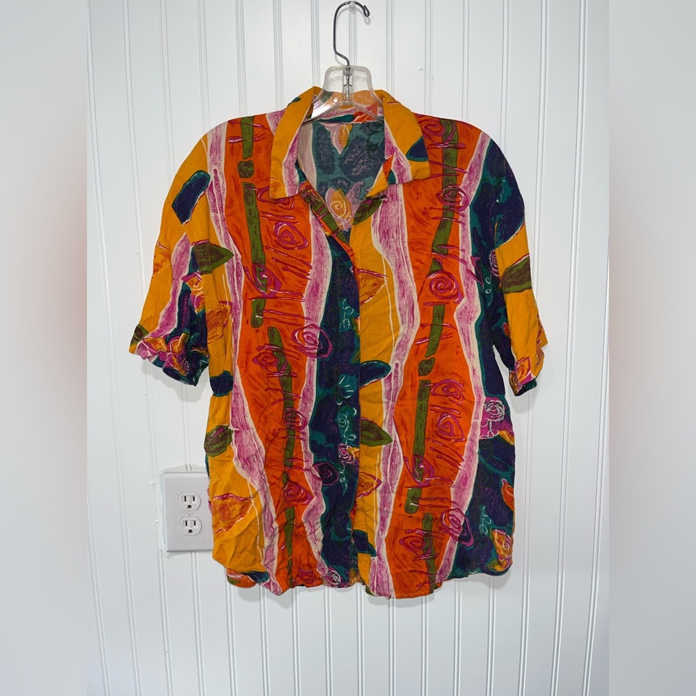 Bright and colorful vintage button up women’s size large shirt with shoulder pad